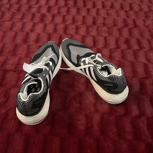 Use Adidas casual sneakers